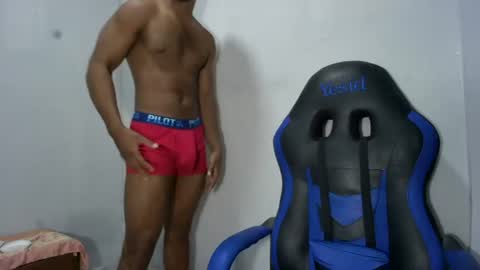 Snapshot of black_dicck chatting on June 18, 4:00 pm tu morenito online show from June 18, 4:00 pm