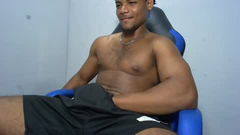 Snapshot of black_dicck chatting on July 5, 4:19 am tu morenito online show from July 5, 4:19 am