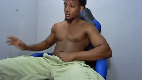 Snapshot of black_dicck chatting on July 6, 3:25 am tu morenito online show from July 6, 3:25 am