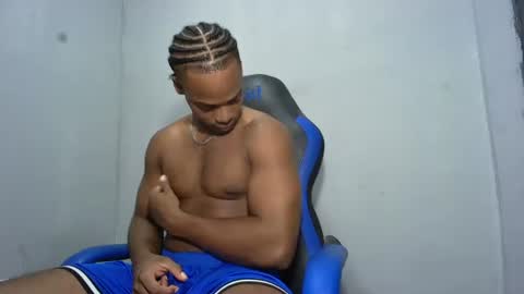 Snapshot of black_dicck chatting on July 17, 2:40 am tu morenito online show from July 17, 2:40 am