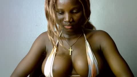 Snapshot of black_ebonyqueen chatting on October 4, 9:24 pm Esthy online show from October 4, 9:24 pm