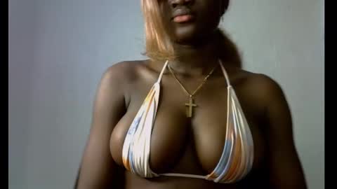 Snapshot of black_ebonyqueen chatting on October 16, 8:37 am Esthy online show from October 16, 8:37 am