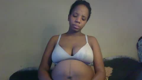Snapshot of black_queen0111254 chatting on April 21, 11:27 am Blackqueen online show from April 21, 11:27 am