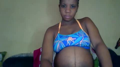 Snapshot of black_queen0111254 chatting on June 9, 12:06 pm Blackqueen online show from June 9, 12:06 pm
