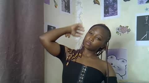 Snapshot of black_rosey chatting on February 19, 7:54 pm veraa online show from February 19, 7:54 pm