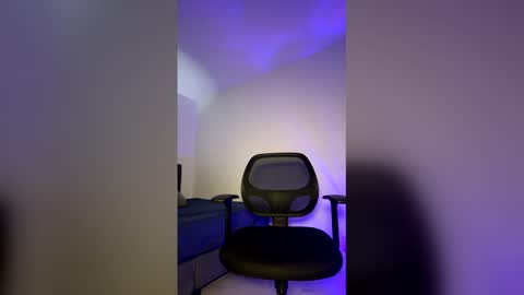 Snapshot of blackboy2874 chatting on May 8, 4:51 am DWAYNE BELL online show from May 8, 4:51 am