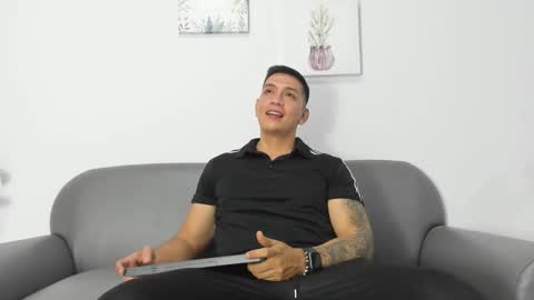 Snapshot of blackbullger_ chatting on September 19, 11:33 am Max online show from September 19, 11:33 am