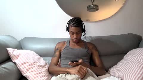 Snapshot of blackbulltitus chatting on October 5, 2:21 am BlackBullTitus online show from October 5, 2:21 am