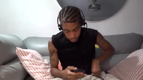 Snapshot of blackbulltitus chatting on October 6, 10:18 pm BlackBullTitus online show from October 6, 10:18 pm