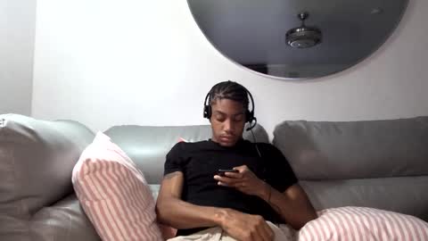 Snapshot of blackbulltitus chatting on October 7, 10:18 pm BlackBullTitus online show from October 7, 10:18 pm