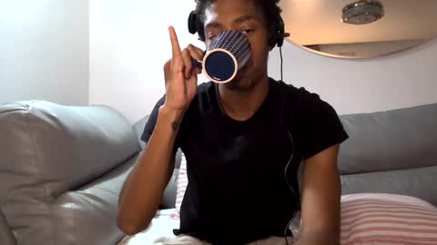 Snapshot of blackbulltitus chatting on October 10, 10:42 pm BlackBullTitus online show from October 10, 10:42 pm