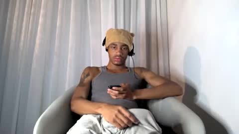 Snapshot of blackbulltitus chatting on October 28, 1:20 am BlackBullTitus online show from October 28, 1:20 am