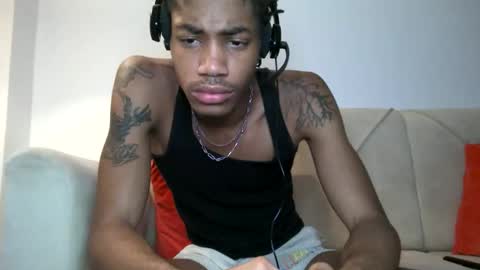 Snapshot of blackbulltitus chatting on November 12, 1:06 am BlackBullTitus online show from November 12, 1:06 am