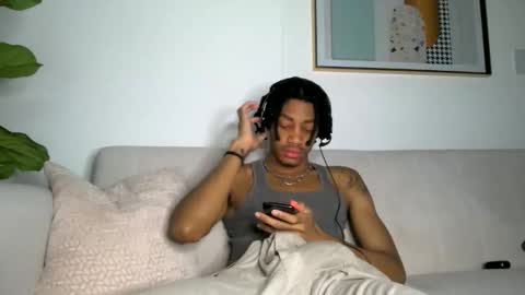 Snapshot of blackbulltitus chatting on December 2, 5:46 am BlackBullTitus online show from December 2, 5:46 am