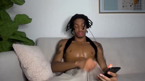 Snapshot of blackbulltitus chatting on December 4, 3:16 am BlackBullTitus online show from December 4, 3:16 am