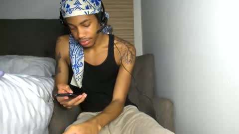 Snapshot of blackbulltitus chatting on April 30, 12:39 am BlackBullTitus online show from April 30, 12:39 am