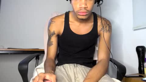 Snapshot of blackbulltitus chatting on June 8, 6:03 am BlackBullTitus online show from June 8, 6:03 am