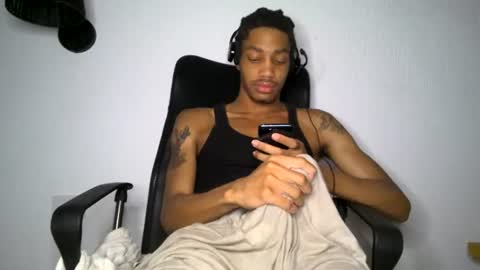 Snapshot of blackbulltitus chatting on June 13, 4:43 am BlackBullTitus online show from June 13, 4:43 am