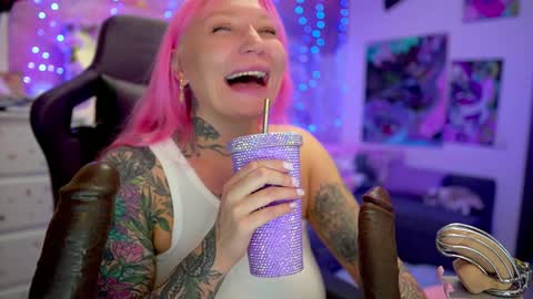 Snapshot of blackedbarbie chatting on December 6, 7:34 pm Alice online show from December 6, 7:34 pm