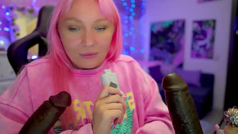 Snapshot of blackedbarbie chatting on December 11, 10:27 pm Alice online show from December 11, 10:27 pm