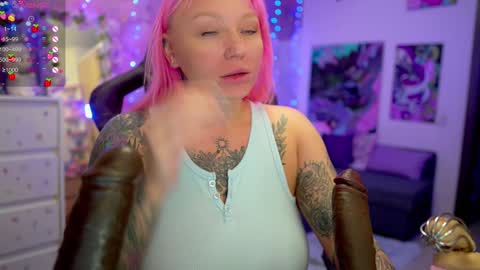 Snapshot of blackedbarbie chatting on December 22, 10:04 pm Alice online show from December 22, 10:04 pm