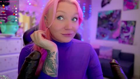 Snapshot of blackedbarbie chatting on March 7, 6:43 pm Alice online show from March 7, 6:43 pm