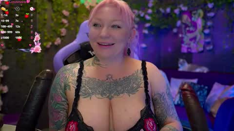 Snapshot of blackedbarbie chatting on October 22, 7:02 pm Alice online show from October 22, 7:02 pm