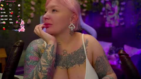 Snapshot of blackedbarbie chatting on October 29, 7:26 pm Alice online show from October 29, 7:26 pm