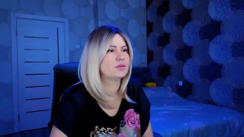 Snapshot of blackeyes11 chatting on December 14, 4:34 am blackeyes11 online show from December 14, 4:34 am