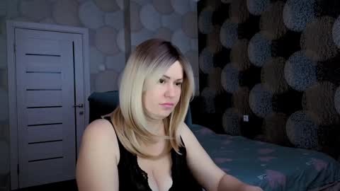 Snapshot of blackeyes11 chatting on December 16, 12:26 am blackeyes11 online show from December 16, 12:26 am