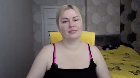 Snapshot of blackeyes11 chatting on December 5, 6:33 am blackeyes11 online show from December 5, 6:33 am