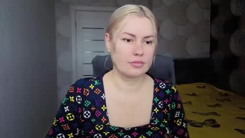 Snapshot of blackeyes11 chatting on May 24, 3:33 am blackeyes11 online show from May 24, 3:33 am
