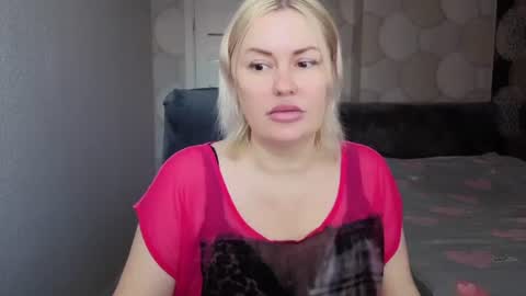 Snapshot of blackeyes11 chatting on June 14, 1:58 am blackeyes11 online show from June 14, 1:58 am
