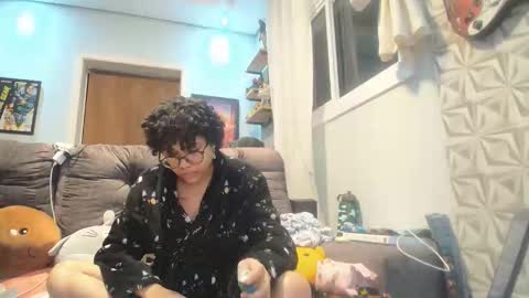 Snapshot of blackittys2 chatting on June 5, 6:52 am blackittys2 online show from June 5, 6:52 am