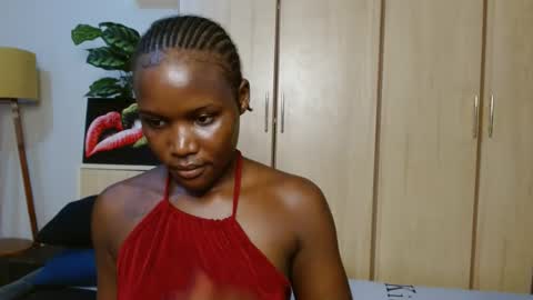 Snapshot of blackmellanin_ chatting on January 12, 7:21 am Smiley sylivia online show from January 12, 7:21 am