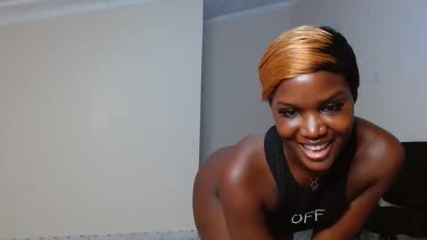 Snapshot of blackmellanin_ chatting on January 13, 5:44 am Smiley sylivia online show from January 13, 5:44 am