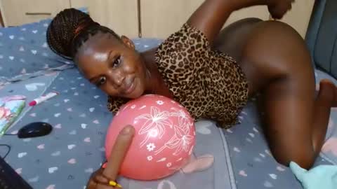 Snapshot of blackmellanin_ chatting on February 6, 1:21 pm Smiley sylivia online show from February 6, 1:21 pm
