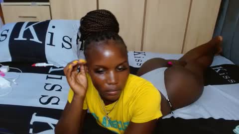 Snapshot of blackmellanin_ chatting on February 23, 4:46 pm Smiley sylivia online show from February 23, 4:46 pm