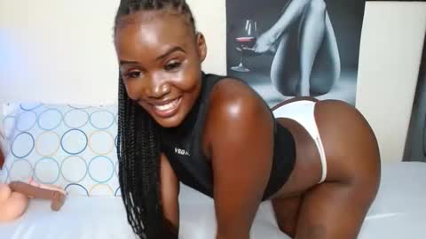 Snapshot of blackmellanin_ chatting on October 22, 4:46 am Smiley sylivia online show from October 22, 4:46 am