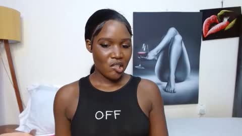 Snapshot of blackmellanin_ chatting on December 16, 7:24 am Smiley sylivia online show from December 16, 7:24 am