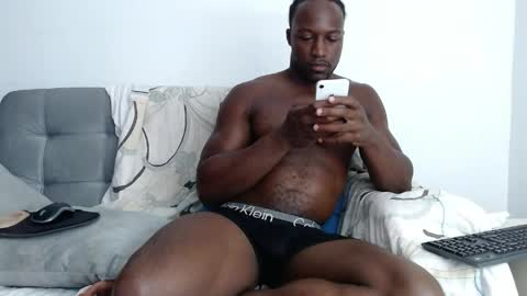 Snapshot of blacknikes chatting on May 9, 4:56 pm Twtter 1MikeBeckford Onlyfns beckfordmike online show from May 9, 4:56 pm