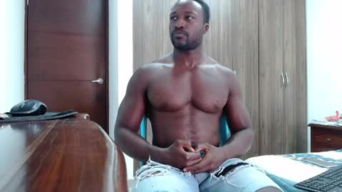 Snapshot of blacknikes chatting on May 19, 8:04 pm Twtter 1MikeBeckford Onlyfns beckfordmike online show from May 19, 8:04 pm