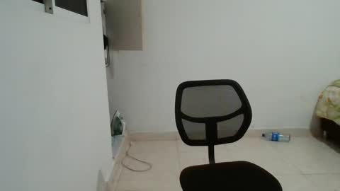 Snapshot of blackpanther_king chatting on January 3, 3:05 am blackpanther_king online show from January 3, 3:05 am