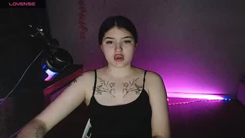 Snapshot of blackroseonee chatting on June 2, 11:07 pm blackroseonee online show from June 2, 11:07 pm