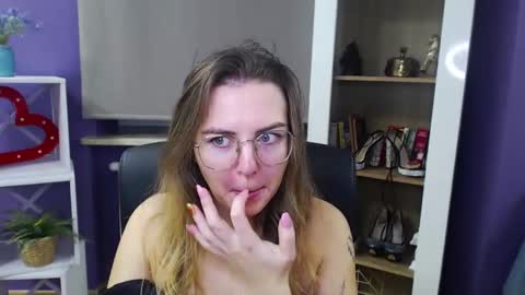 Snapshot of blackrosezoey chatting on December 12, 5:31 am Z O E Y online show from December 12, 5:31 am