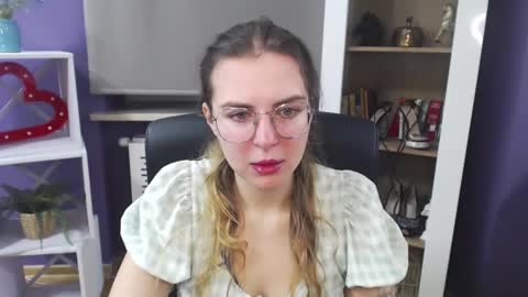 Snapshot of blackrosezoey chatting on December 16, 5:38 am Z O E Y online show from December 16, 5:38 am