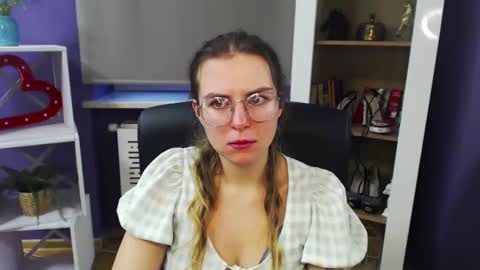 Snapshot of blackrosezoey chatting on December 16, 9:03 am Z O E Y online show from December 16, 9:03 am