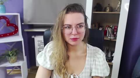 Snapshot of blackrosezoey chatting on December 18, 5:37 am Z O E Y online show from December 18, 5:37 am