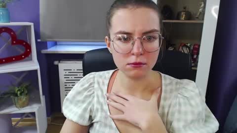 Snapshot of blackrosezoey chatting on December 18, 9:14 am Z O E Y online show from December 18, 9:14 am