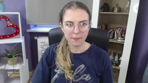 Snapshot of blackrosezoey chatting on December 20, 9:43 am Z O E Y online show from December 20, 9:43 am